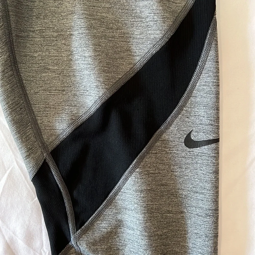 Nike Pro Hyperwarm Women Gray and Black Athletic Leggings Size Large - Picture 4 of 6